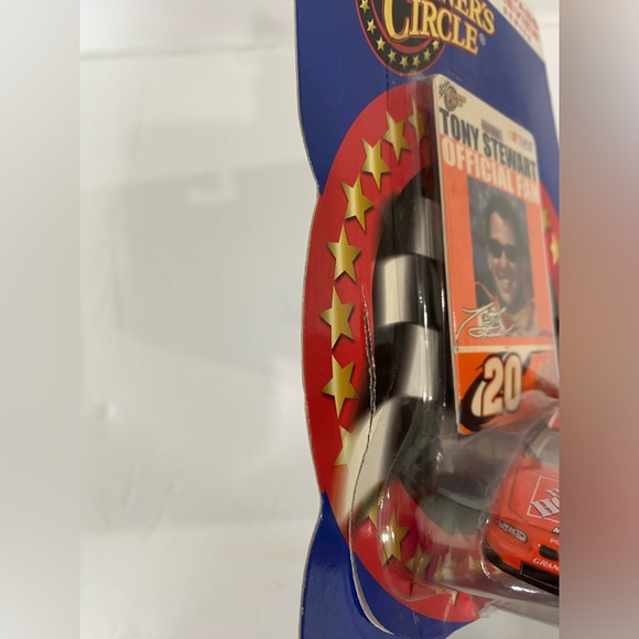 2002 NASCAR Winners Circle 03218 Tony Stewart #20 Pit Pass Preview 1:64 - Picture 4 of 4